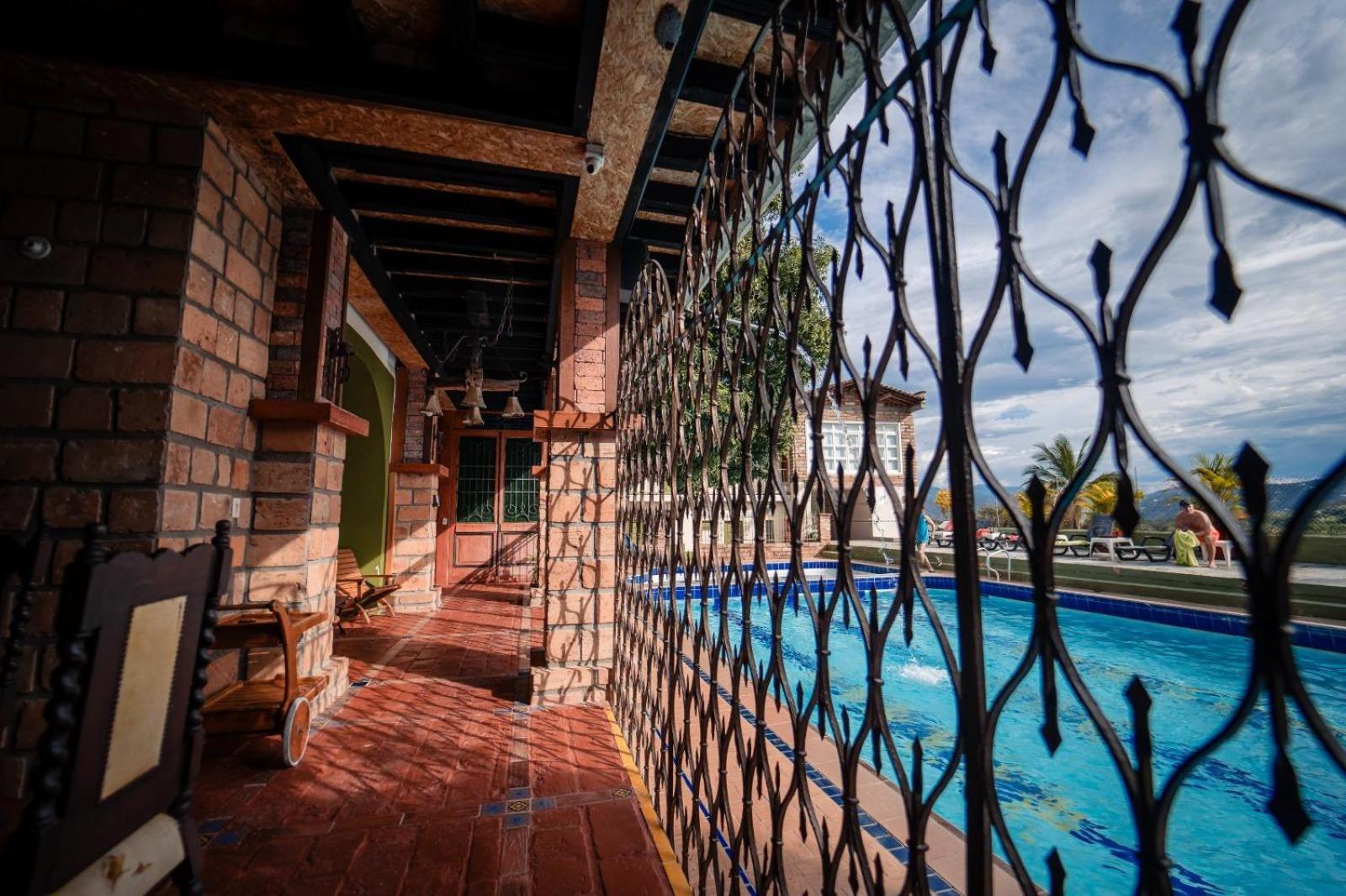 Hosteria De La Plaza Menor Santa Fe de Antioquia Buitenkant foto